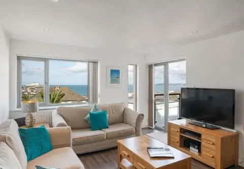 Modern Mews Home with Sea Views Private Parking