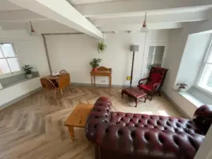 Peaceful Period Cottage In Central Location
