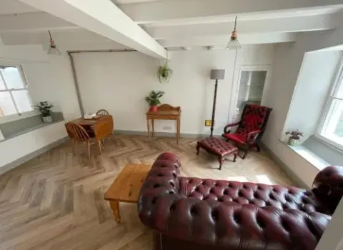 Peaceful Period Cottage In Central Location