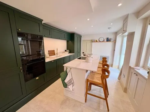 Newly renovated Edwardian home minutes from the beach