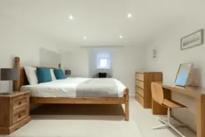 Private Garden & Parking, Walk to Beach & Town