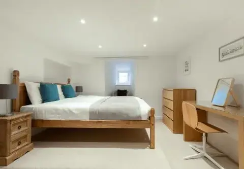 Private Garden & Parking, Walk to Beach & Town