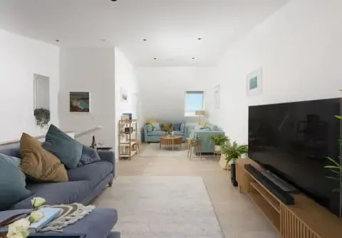Solstice Beach House, Close to the Beach, Wi-Fi, Parking
