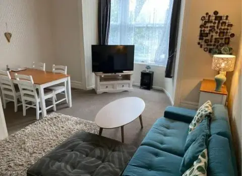 Spacious 1 Bedroom Apartment near Seafront