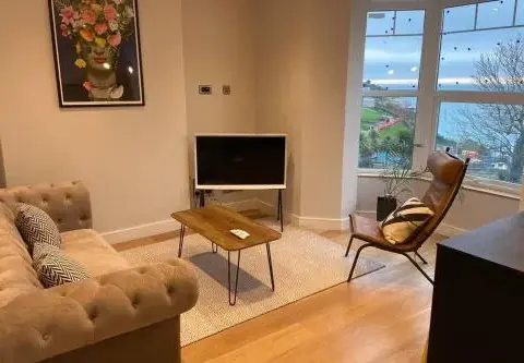 Spacious 1 Bedroom Apartment With Sea Views