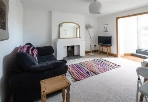 Spacious 2 Bedroom Apartment near Seafront