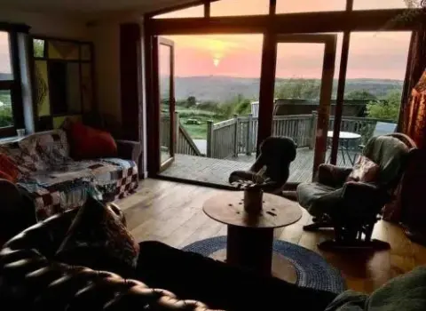Spacious Cabin On Isolated Farm With Sea View