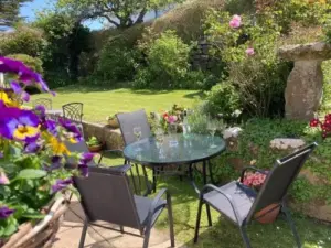 Spacious flat St Ives former farmhouse