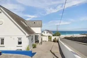 Spacious Home Overlooking Porthmeor Beach Parking