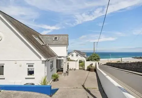 Spacious Home Overlooking Porthmeor Beach Parking