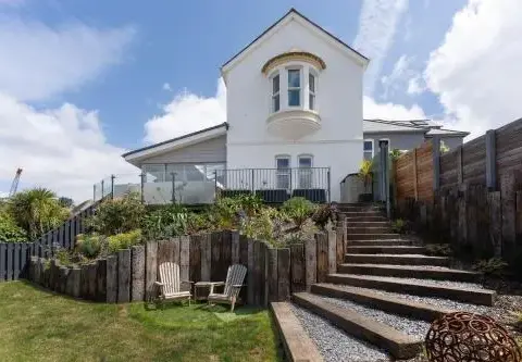 Spacious House nr Castle Beach Parking & Sauna