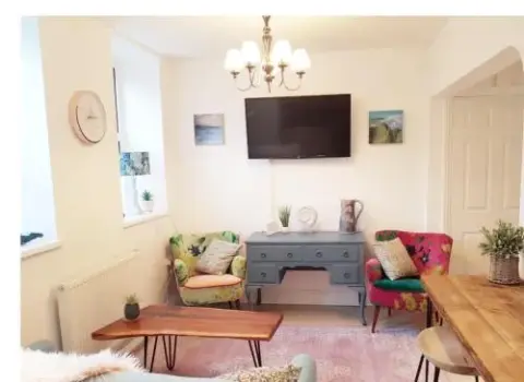 St Ives apartment private parking with garden 10 minute walk into town and beach