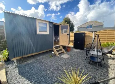 Stargazy Shepherds Hut