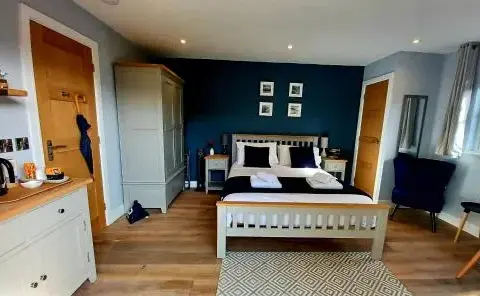 Stylish coastal retreat in St Ives with parking