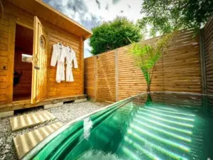 Skylark House Padstow, Stylish Victorian Townhouse, Private Sauna, Cold Plunge and Log Burner