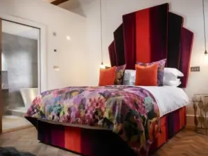 Padstow Escapes, The Long Room Luxury Apartment