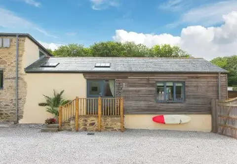 Carines Barns, Tre