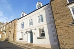Unique Town House With Games Room
