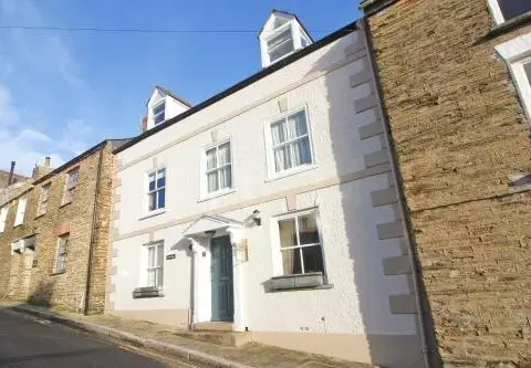 Unique Town House With Games Room