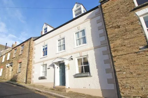 Unique Town House With Games Room